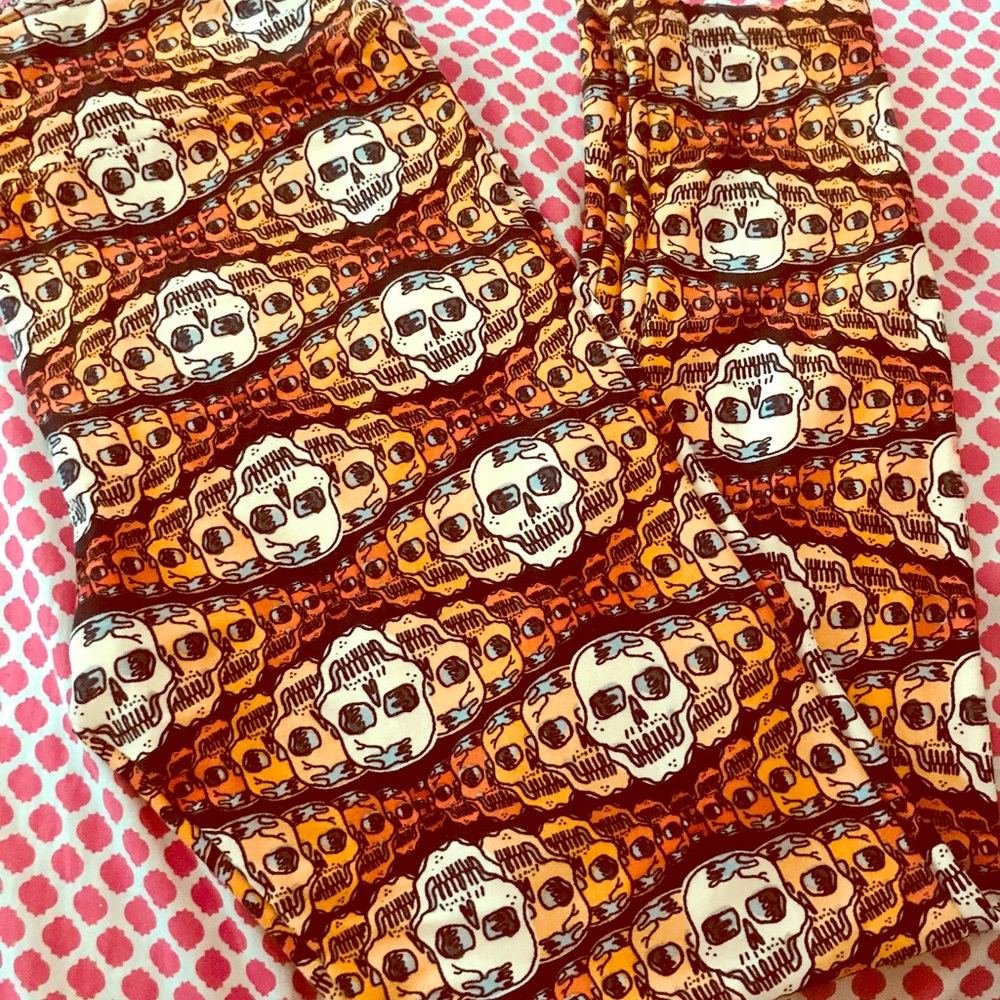TC LulaRoe leggings, skull pattern